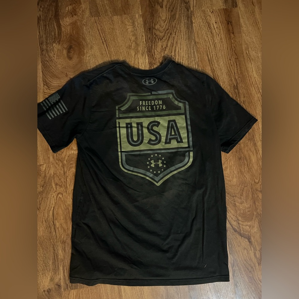 Under Armour USA tee. Men size L